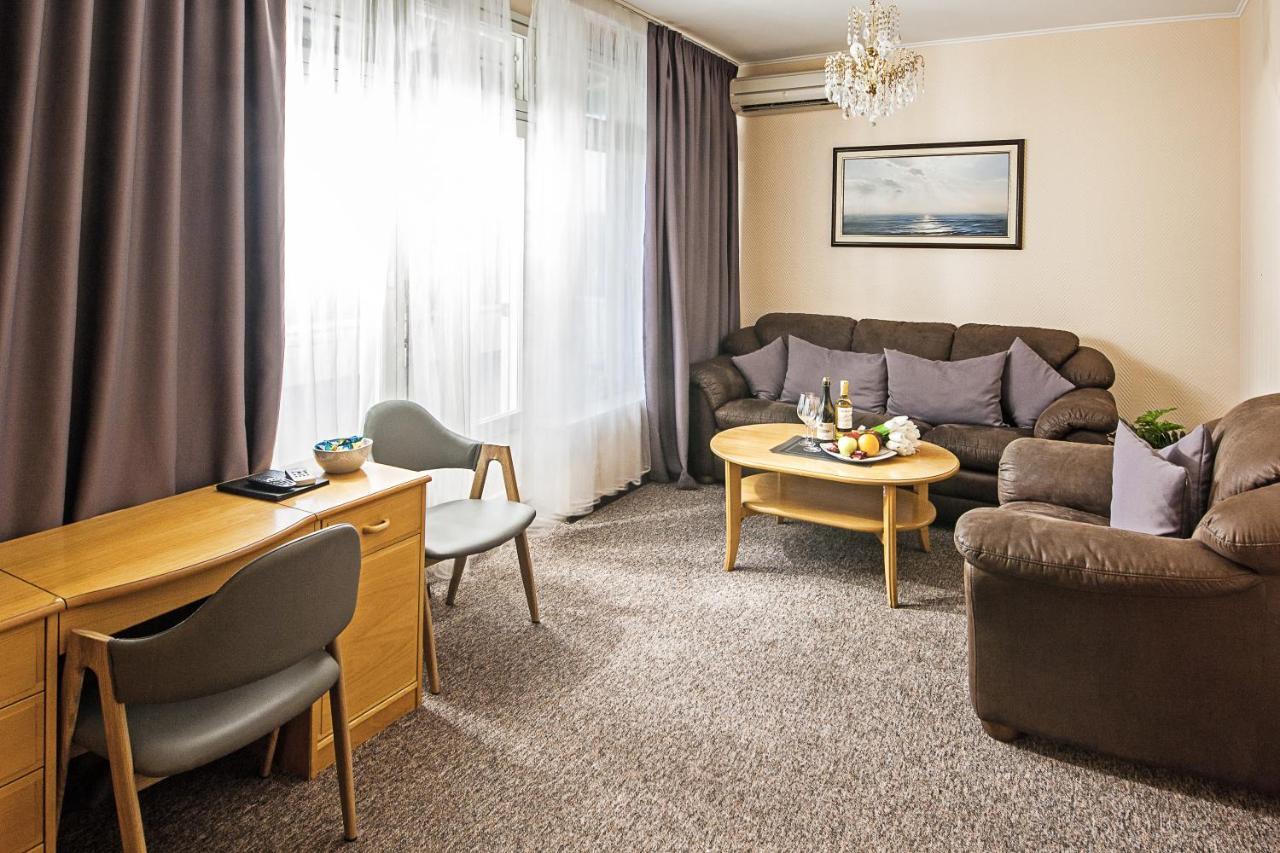 Mini-Hotel Kyivskyі Kültér fotó